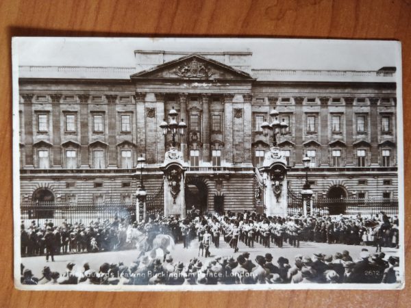 Postcard London Buckingham Palace Guards