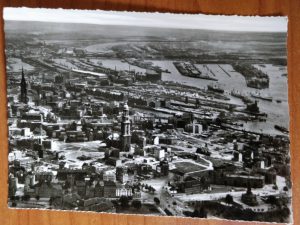 Postcard Hamburg Michaeliskirche  mit Hafen