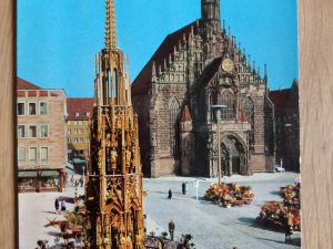 Postcard Nurnberg Brunnen und Frauenkirche