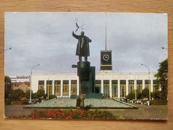 Postcard Leningrad Lenin Statue