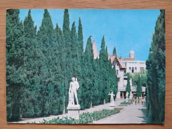 Postcard Russia Unknown  Statue