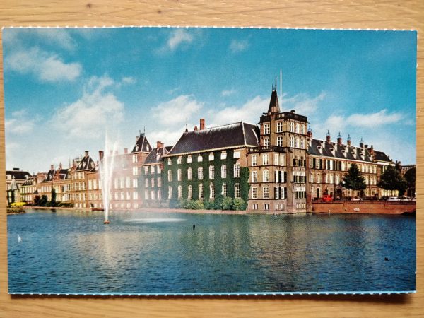 Postcard Den Haag Hofvijver met Parlement