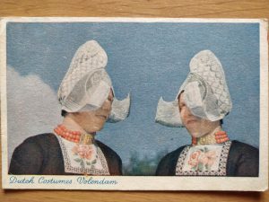 Postcard Volendam Klederdracht