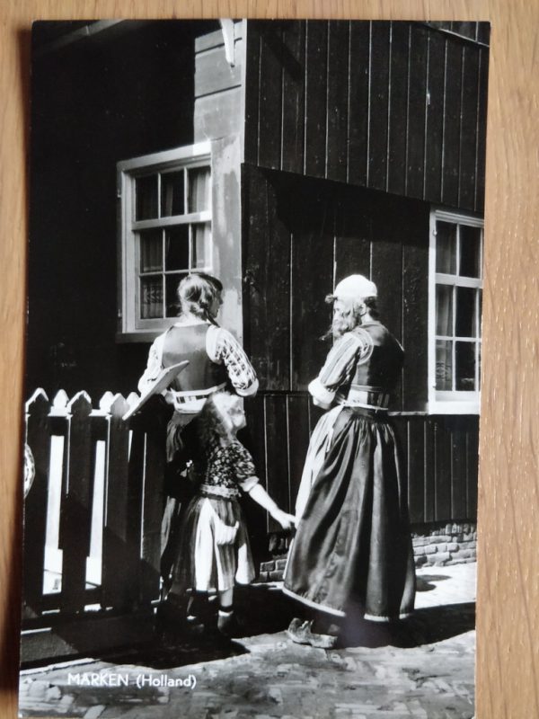 Postcard Klederdracht Holland Marken