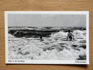 Postcard Scheveningen Spel in de Branding