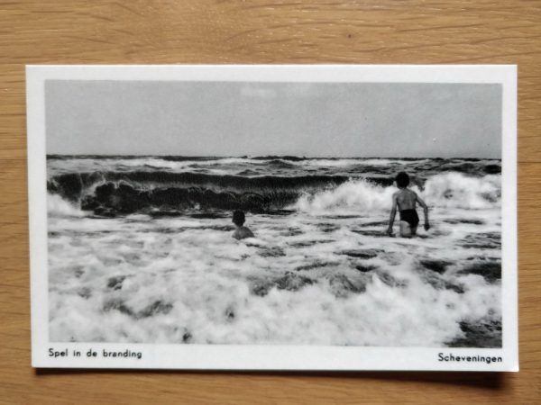 Postcard Scheveningen Spel in de Branding