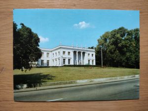 Postcard Bloemendaal Raadhuis