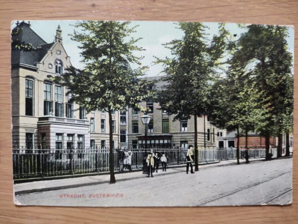 Postcard Utrecht Zustershuis