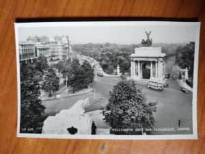 Postcard London Piccadilly