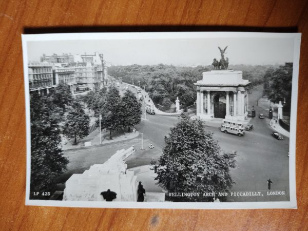 Postcard London Piccadilly