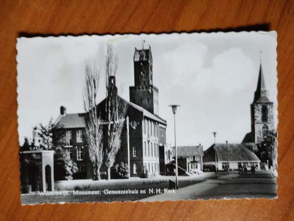Ansichtkaart Winterswijk Gemeentehuis en NH Kerk