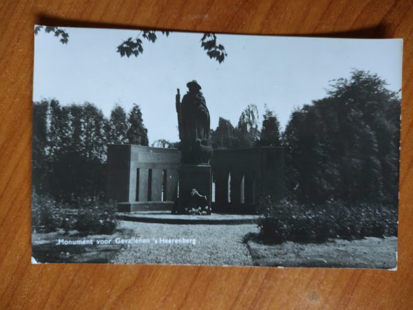 Ansichtkaart s Heerenberg Monument voor Gevallenen