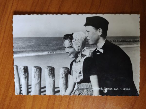 Ansichtkaart Zeeland Samen aan het Strand