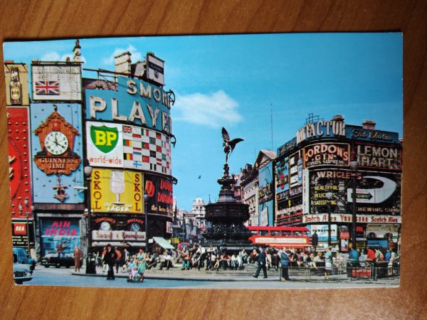 Postcard London Picadilly Circus