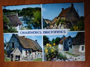 Postcard Chaumieres Bretonnes